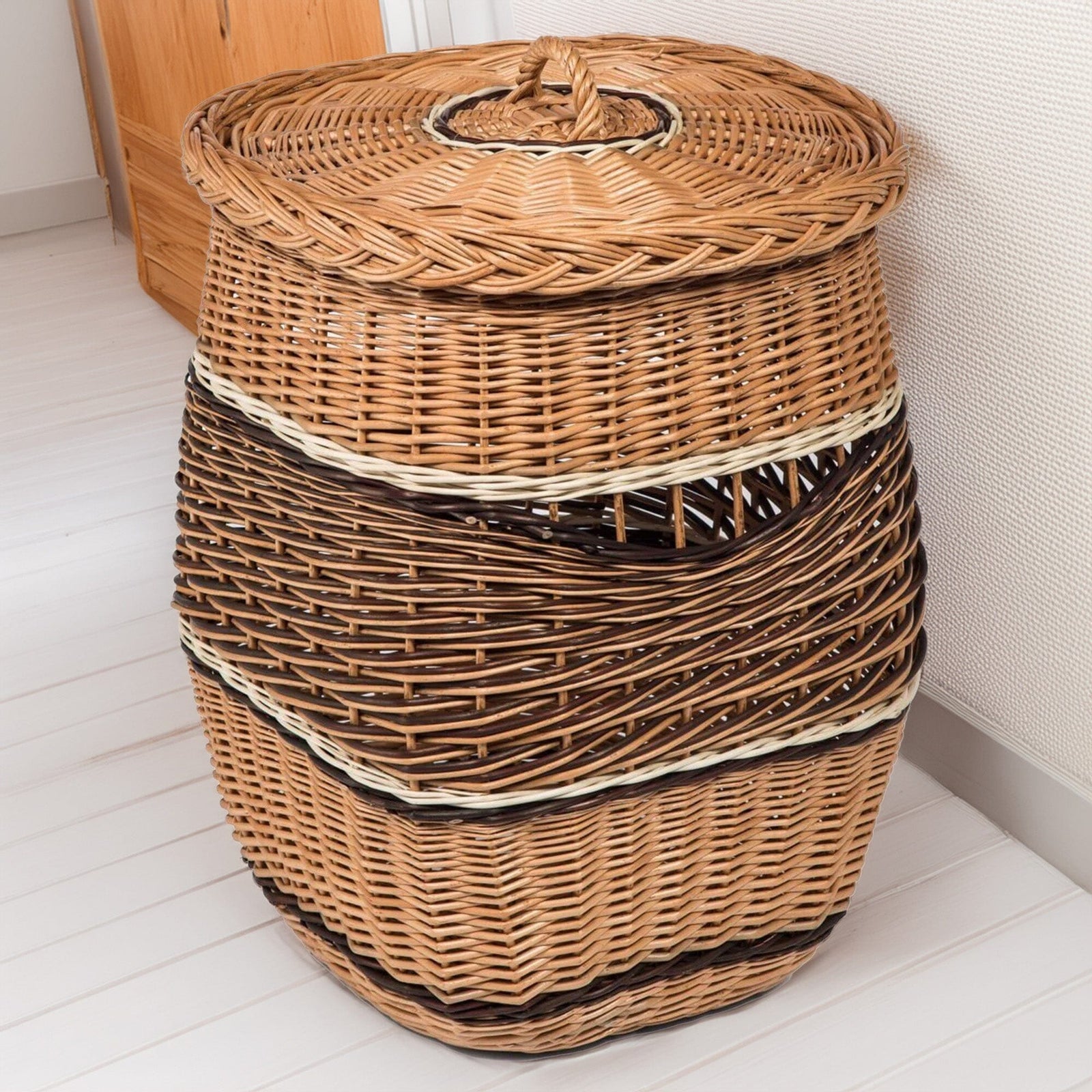 Wicker Laundry Basket Lidded with Linner Home & Garden Prestige Wicker 