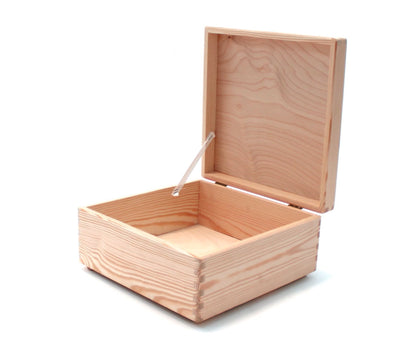 Square Wooden Box with lid 30cm x30cm x 14cm ( height) HOME AND GARDEN Prestige Wicker 