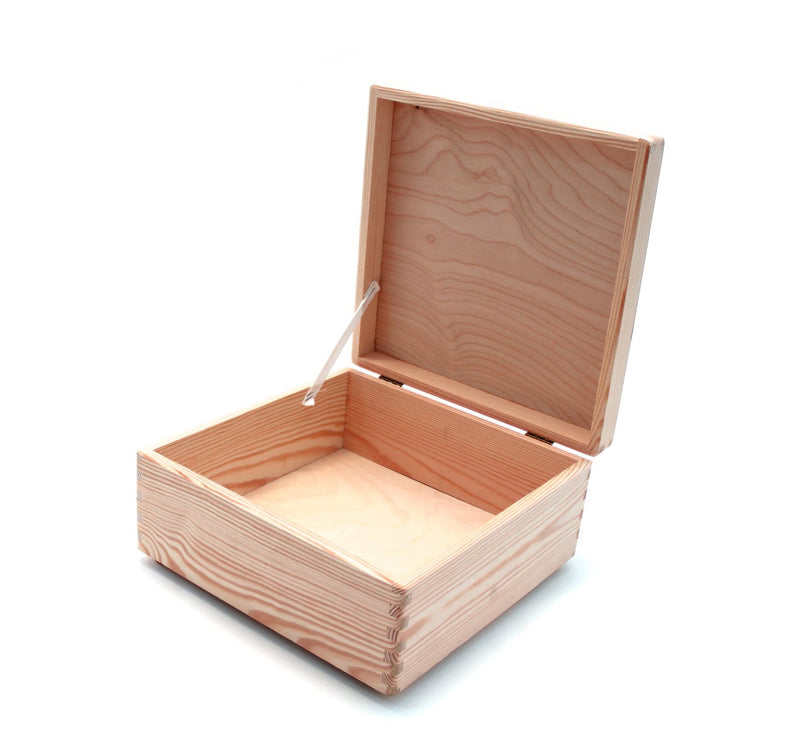 Square Wooden Box with lid 30cm x30cm x 14cm ( height) HOME AND GARDEN Prestige Wicker 